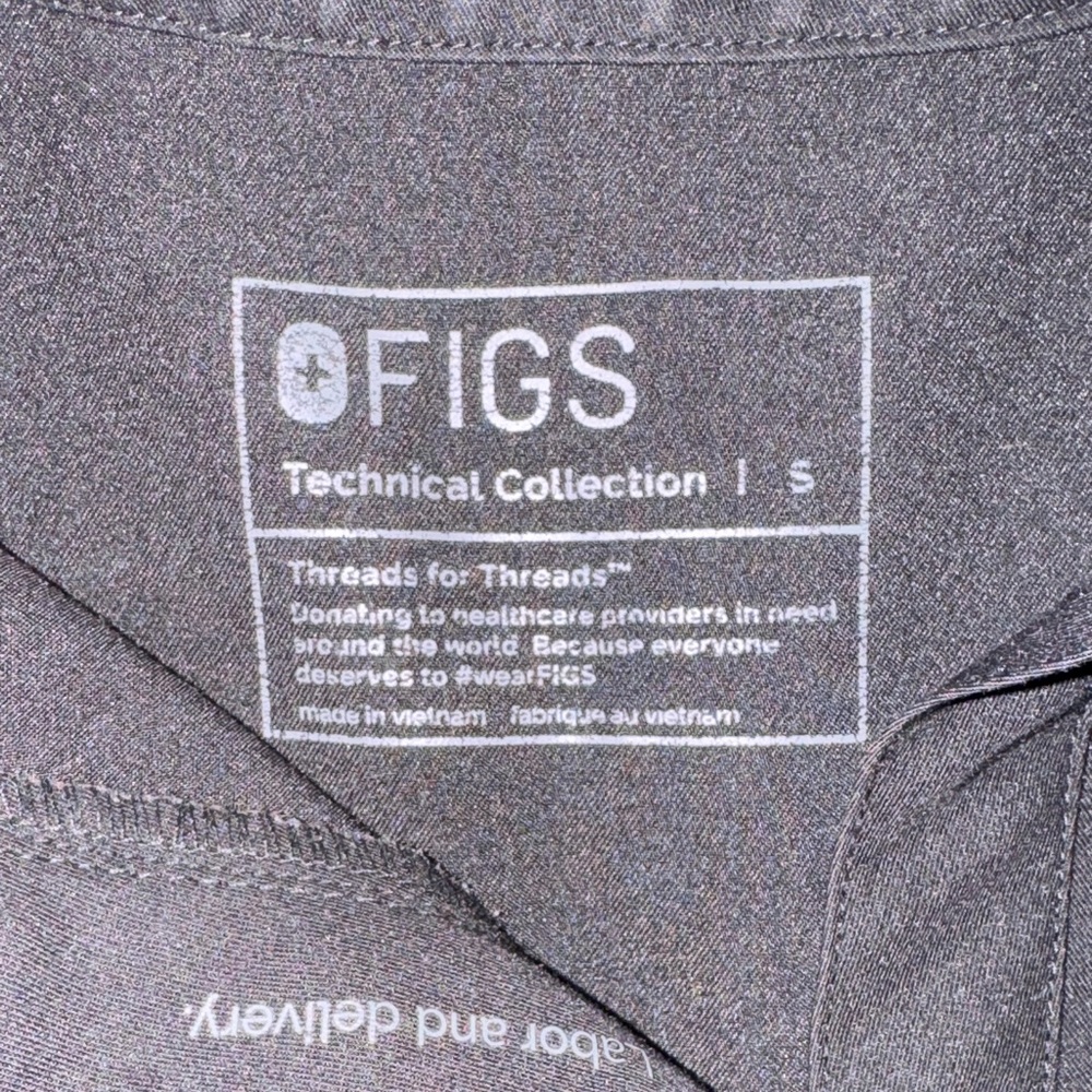 Figs women Black Short-Sleeve Scrub Top with Mandarin Collar - Picture 2 of 4